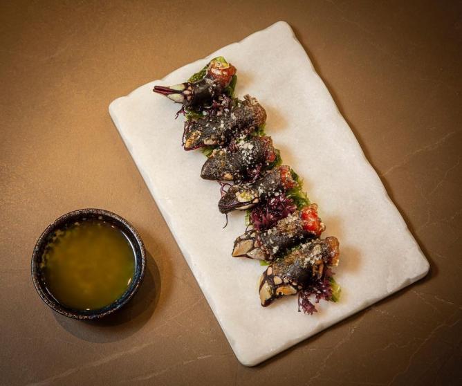 Los percebes también son servidos a la sal.