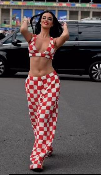 Ivana Knoll vuelve a la carga en la Eurocopa 2024: sus posados más 'hot' en redes sociales
