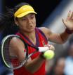 Emma Raducanu, en acción durante su partido contra Belinda Bencic