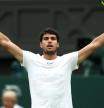 Carlos Alcaraz, quinto español campeón de Wimbledon, tercer hombre más joven a sus 20 años, tras asaltar el reinado de Novak Djokovic. Alcaraz suma su segundo título de Grand Slam, tras el US Open 2022, tomándose la revancha de Roland Garros reaccionando ante la amenaza de quedar dos sets abajo.