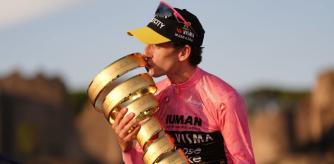 El ciclista británico Simon Yates ha logrado la victoria en la 108ª edición del Giro de Italia, después de vestir la maglia rosa solo en la última etapa de este domingo en Roma tras su fenomenal actuación en la Colle dell Finestre