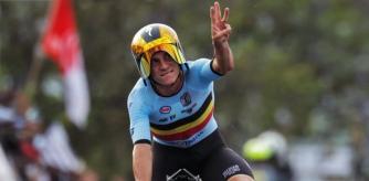 El belga Remco Evenepoel ha sido el gran dominador de la contrarreloj mundialista de Kigali (Ruanda, África), por delante del australiano Jay Vine y del también belga Ilan Van Wilder. El esloveno Tadej Pogacar no ha podido pasar de la cuarta plaza
