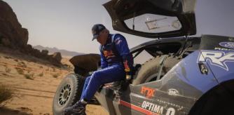 A las 6 y media de la mañana, Lucas Cruz despertó a Alberto Herrero: tenía media hora para arreglar el coche para que salieran a la etapa 5