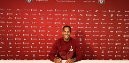 Van Dijk ha prolongado su contrato con el Liverpool