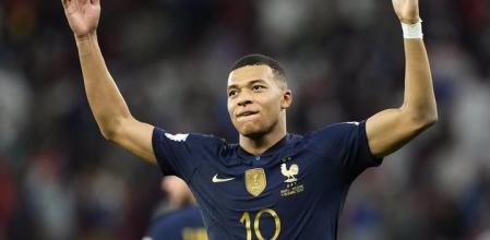 Los periodistas franceses David Opoczynski, de 'Le Parisien', y Arnaud Hermant, de 'L'Équipe', analizan la situación de Kylian Mbappé por el Mundial que está haciendo y de quien ya anuncian comparaciones con 'O Rei' Pelé.