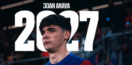 Joan Anaya, en el anuncio de su renovación