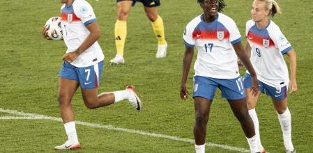 Michelle Agyemang (la más joven de la selección inglesa) logró el segundo gol de las Lionesses