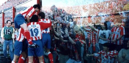Los jugadores del Atlético de Madrid, celebrando un gol en la década de los 90.