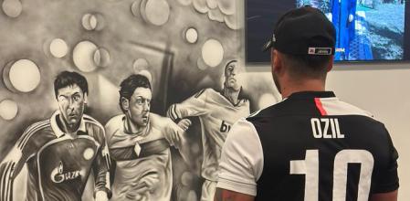 Özil, con la camiseta de la Juventus