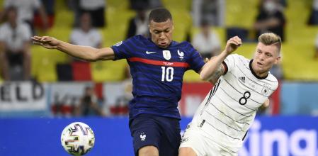 Mbappé y Kroos, durante la Eurocopa de 2021