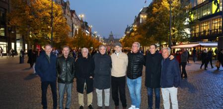 Carmelo Amas, Patxi Gorriti, Ibon Amutxastegi, Santi Idigoras, Jesús Zamora y Luis Arconada, Roberto López Ufarte y Bixio Górriz, viajan con el equipo