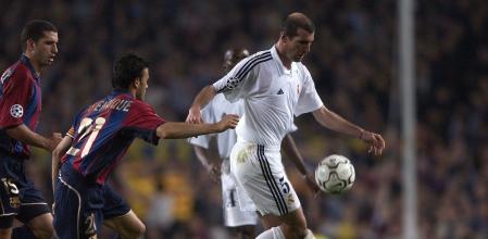 23 Apr 2002: Zinedine Zidane of Real Madrid is pursued by Luis Enrique of Barcelona during the UEFA Champions League Semi Final First Leg match between Barcelona and Real Madrid at the Nou Camp, Barcelona, Spain. DIGITAL IMAGE Mandatory Credit: Clive Brunskill/Getty Images