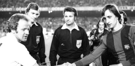 Johan Cruyff al lado de Billy Bremner, capitán del Leeds United