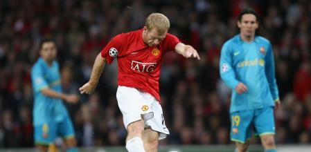 MANCHESTER, UNITED KINGDOM - APRIL 29: Paul Scholes of Manchester United scores the opening goal during the UEFA Champions League Semi Final, second leg match between Manchester United and Barcelona at Old Trafford on April 29, 2008 in Manchester, England. (Photo by Clive Brunskill/Getty Images)