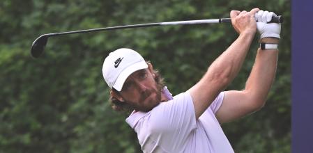 Tommy Fleetwood, en el tee del hoyo 13 en Nueva Delhi