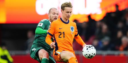 Lithuania's Modestas Vorobjovas, left, challenges Netherlands' Frenkie de Jong during a World Cup 2026 group G qualifying soccer match between Netherlands and Lithuania in Amsterdam, Netherlands, Monday, Nov. 17, 2025. (AP Photo/Peter Dejong)