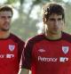 Javi Martínez, durante un entrenamiento en Lezama junto a Fernando Llorente.