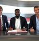 Bakayoko, firmando por el Milan / FOTO: TWITTER MILAN