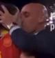 Luis Rubiales se defendió atacando de las críticas recibidas por su 'pico' a la jugadora de la selección española.