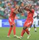 Nsue y un compañero se lamentan del penalti errado por el capitán de Guinea Ecuatorial