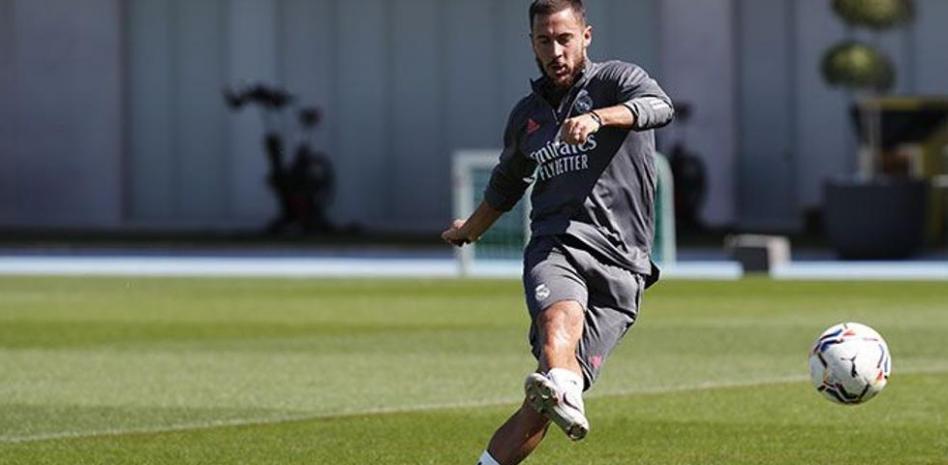 Eden Hazard entrena con el grupo
