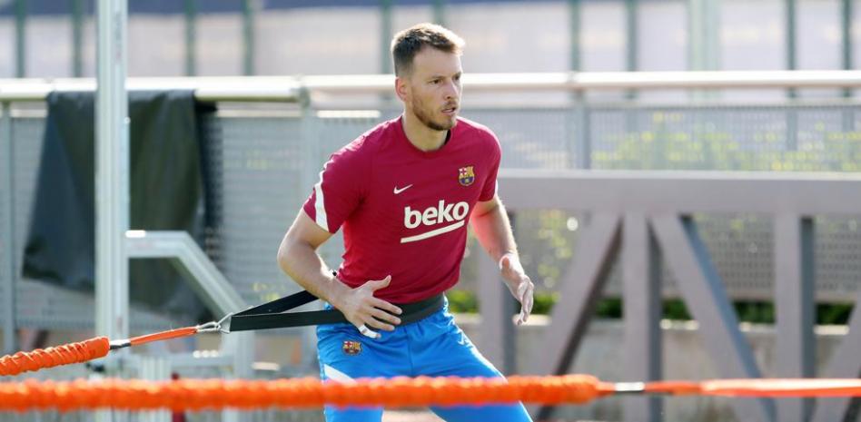 Barça y Neto, obligados a dar con una salida