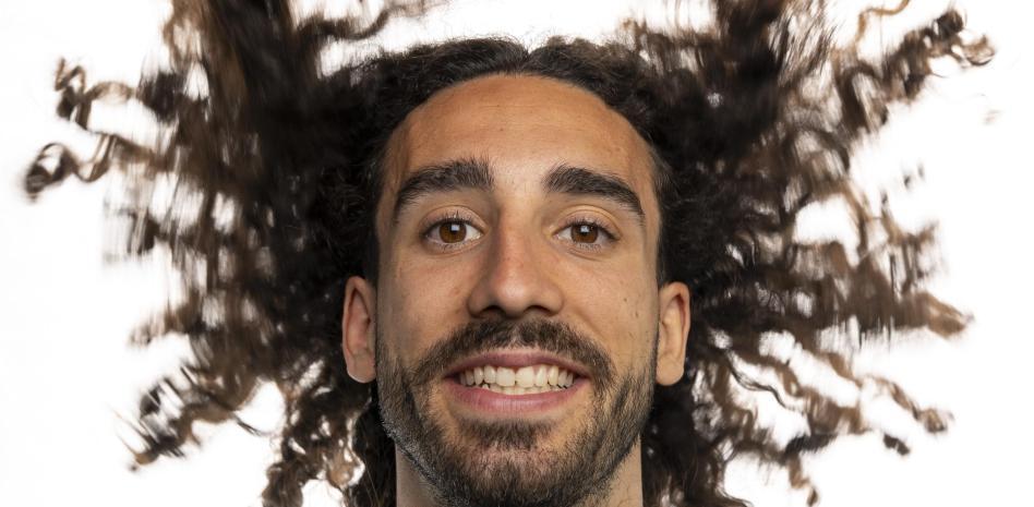 Cucurella: "Si ganamos, me tiño de rojo"