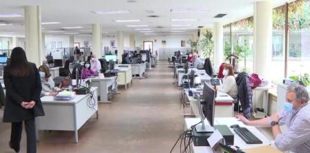 Díaz firma una carta social de derechos laborales y defiende avanzar hacia la jornada de 32h