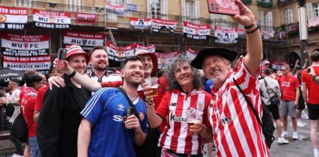 Bilbao, teñida de rojo y blanco por los fans de United y Tottenham