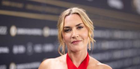 Kate Winslet reconoce que sus primeras experiencias íntimas fueron con mujeres