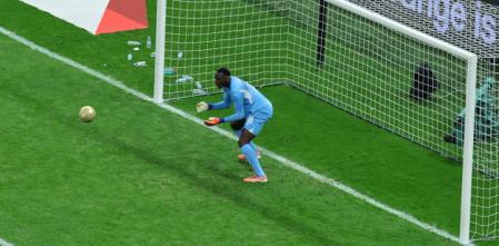 La pelea surrealista por la toalla de Mendy en la final de la Copa África