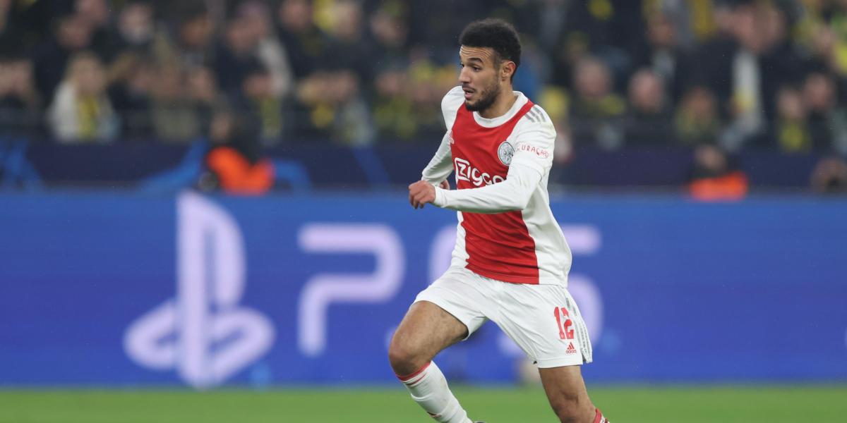 El Barça sigue trabajando por Mazraoui pero no hay nada hecho