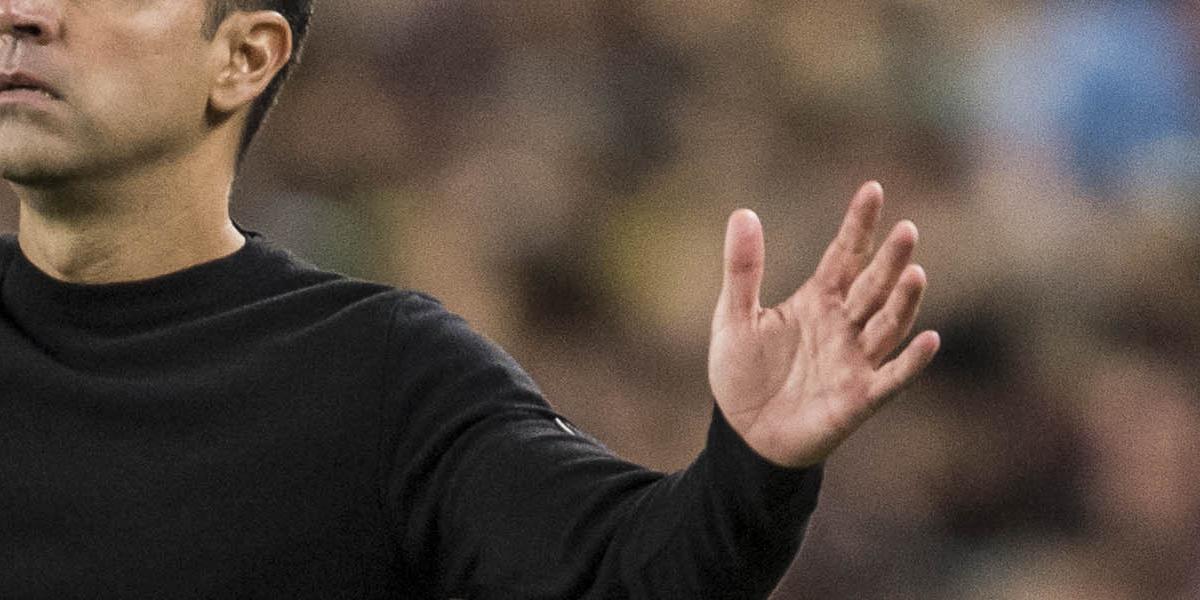 Xavi se pone a 50 en el Clásico