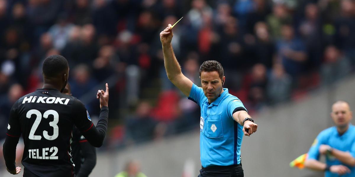 Van Boekel, árbitro VAR del polémico Inter-Barça, la lió en el Sevilla-Juventus