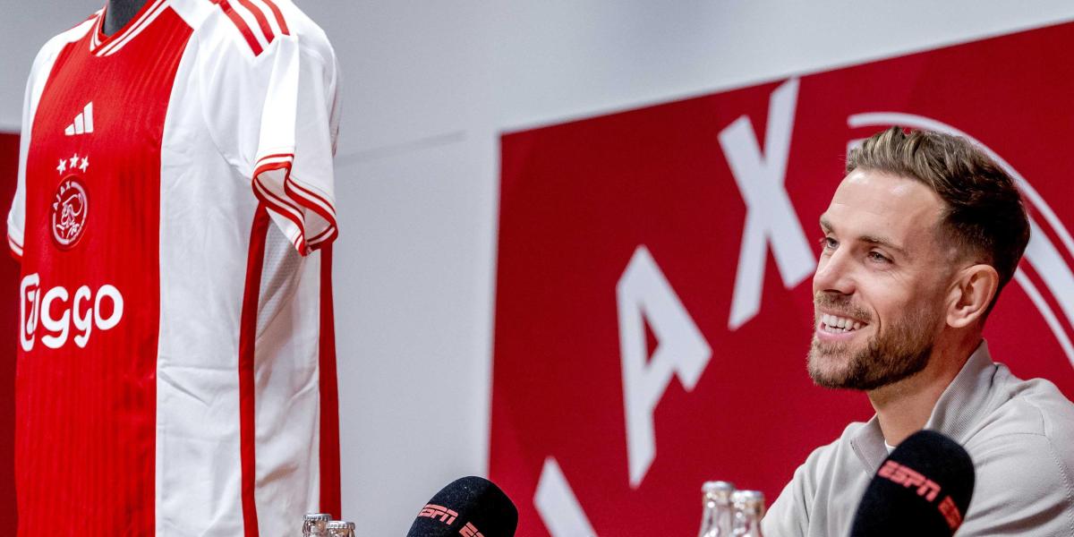 Henderson pide perdón al colectivo LGTBI