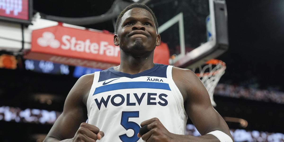 Anthony Edwards emula a Michael Jordan con este póster a Kevin Durant