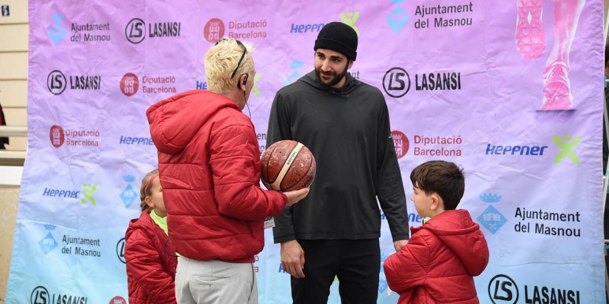 Ricky Rubio se mantiene en forma y corre la San Silvestre del Masnou