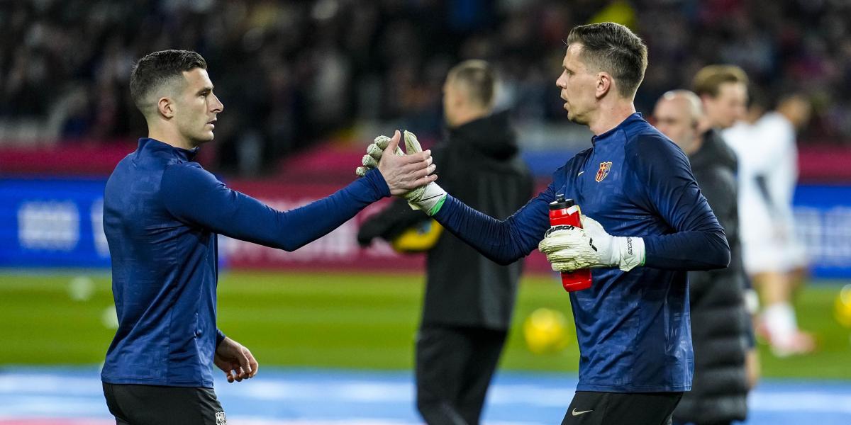 Sale Iñaki Peña y entra Szczesny