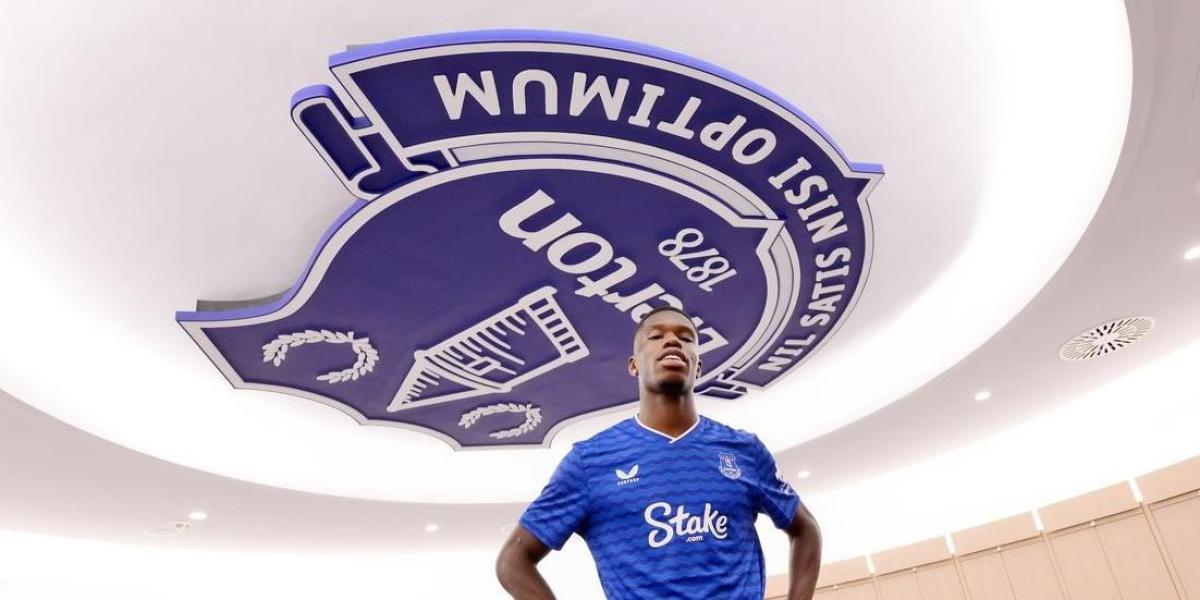 Barry ya es del Everton y deja un pastizal en las arcas del Villarreal