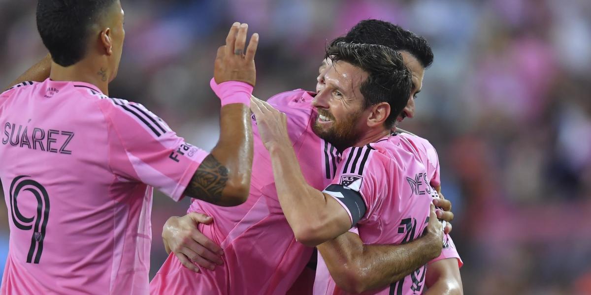 1-2: Messi prolonga su romance con el gol con un doblete ante New England