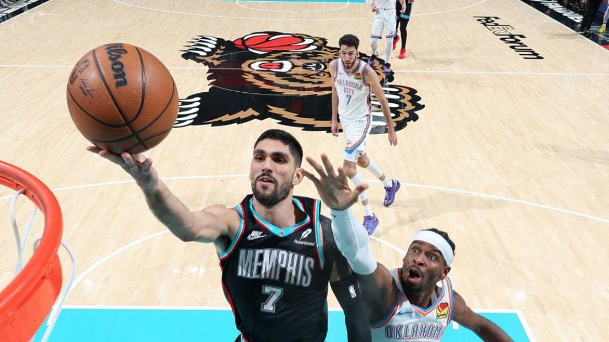 Aldama hace esto en la cara del MVP de la NBA