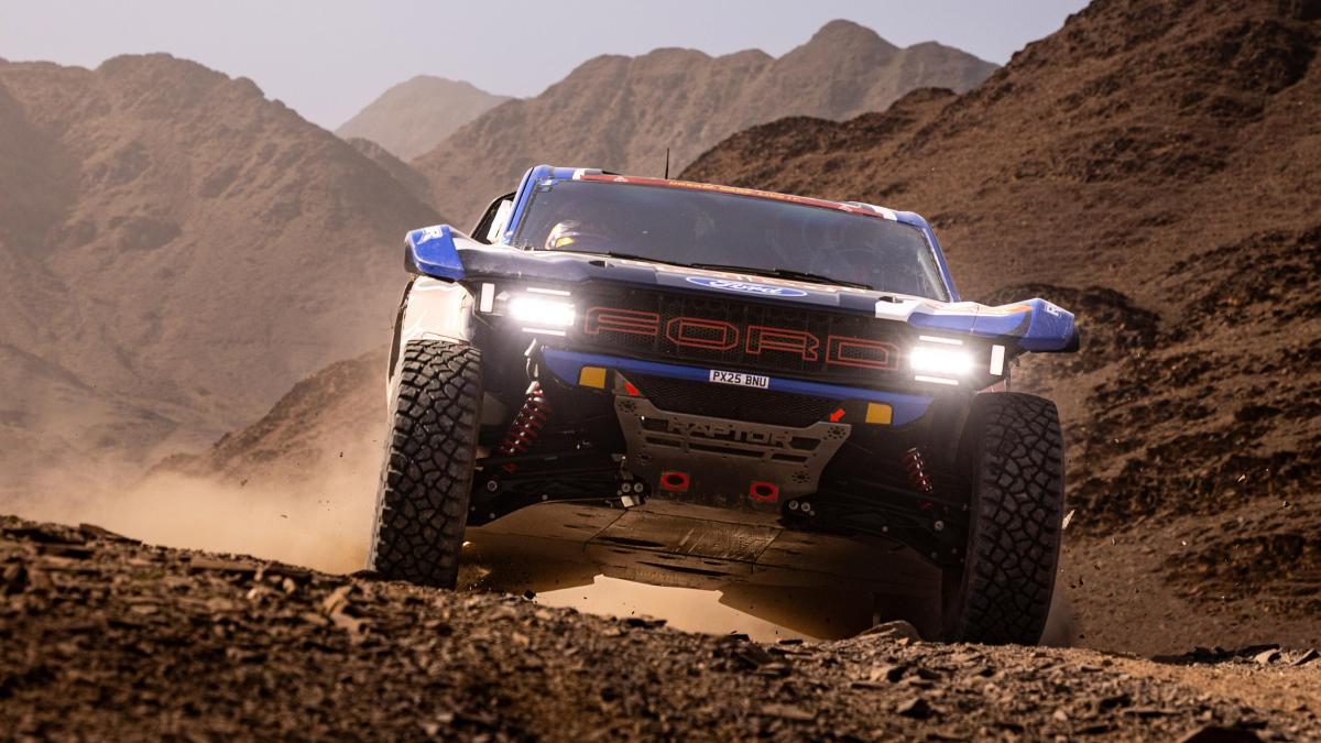 Remontada épica de Nani Roma y Carlos Sainz: ¡Se ponen líderes del Dakar en coches tras los problemas de Al-Attiyah!
