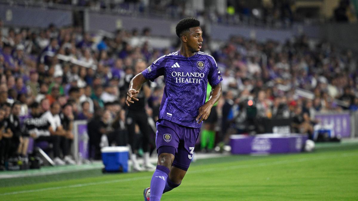 Alex Freeman recibe pase internacional y estará disponible para el Villarreal en Pamplona