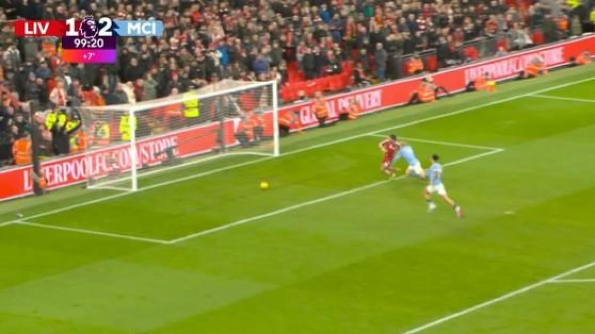 La jugada loca del año sucedió en el Liverpool-City: gol anulado y tarjeta roja en una acción sin portero bajo palos