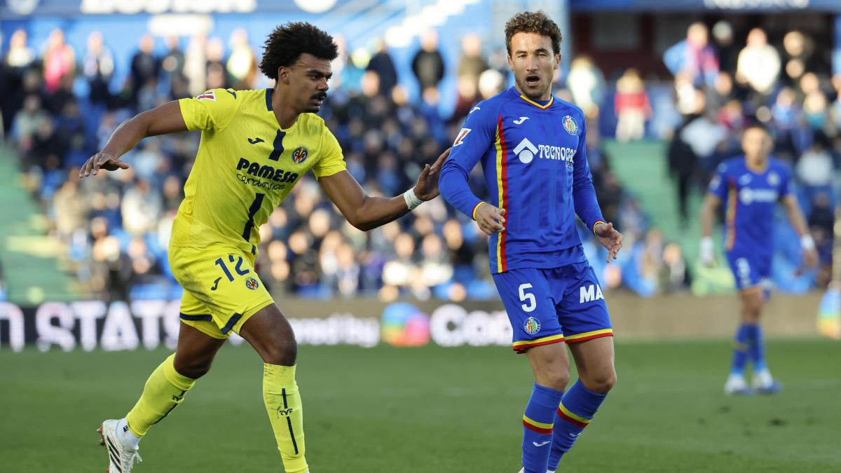 Es Renato Veiga, voy a pitar penalti y amarilla, ¿vale?