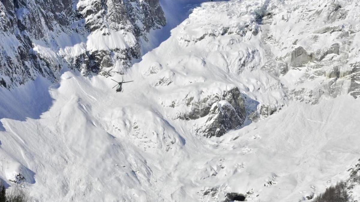Evacuadas un centenar de personas atrapadas en un teleférico de los Alpes italianos