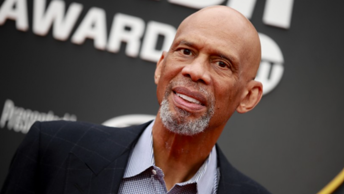 Kareem Abdul-Jabbar: los atletas deben liderar la batalla de la vacunación