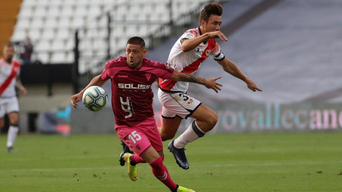 Acuña recuerda que jugar en El Sadar es diferente