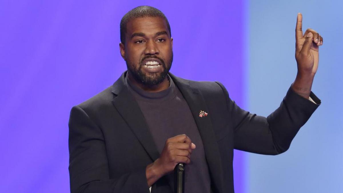 Polémica con Kanye West: celebra su aniversario con una mujer desnuda cubierta de sushi