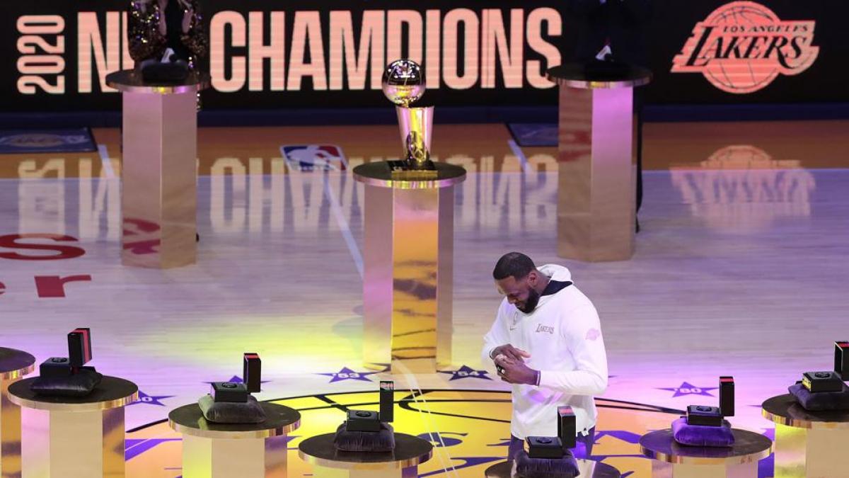 ¿Qué fue de los Lakers del anillo de Disneyland?